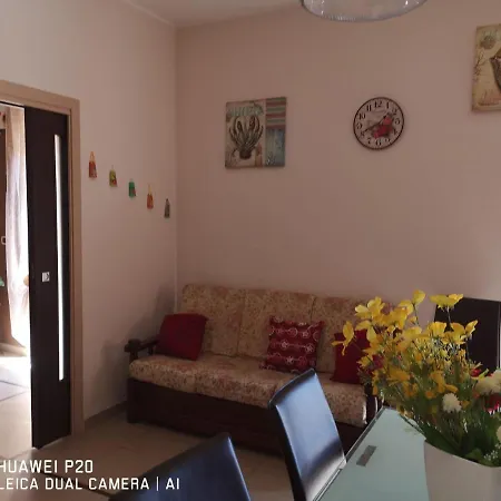 Casa Al Centro Di E A 2 Passi Dal Mare ريبوسْتو