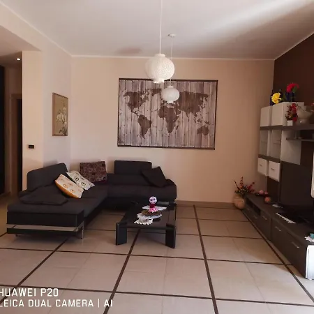 Casa Al Centro Di E A 2 Passi Dal Mare شقة *