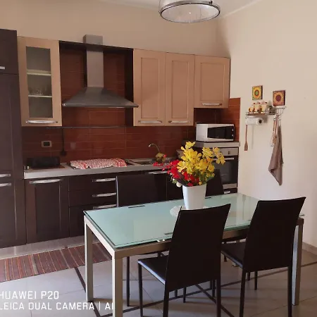Casa Al Centro Di E A 2 Passi Dal Mare Apartment *